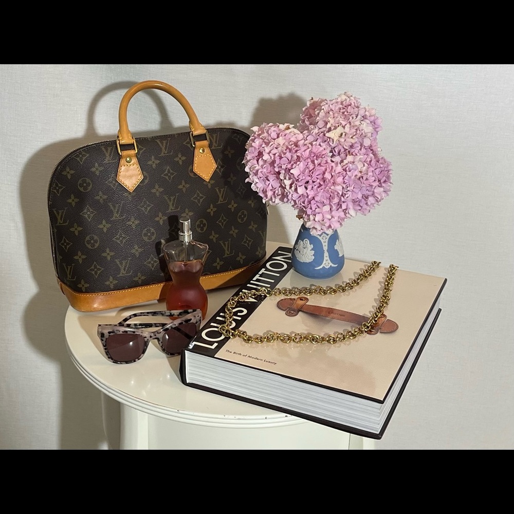 Vintage Authentic Louis Vuitton alma pm handbag